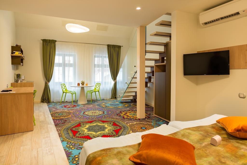 Blumenhaus Sibiu Aparthotel ภายนอก รูปภาพ
