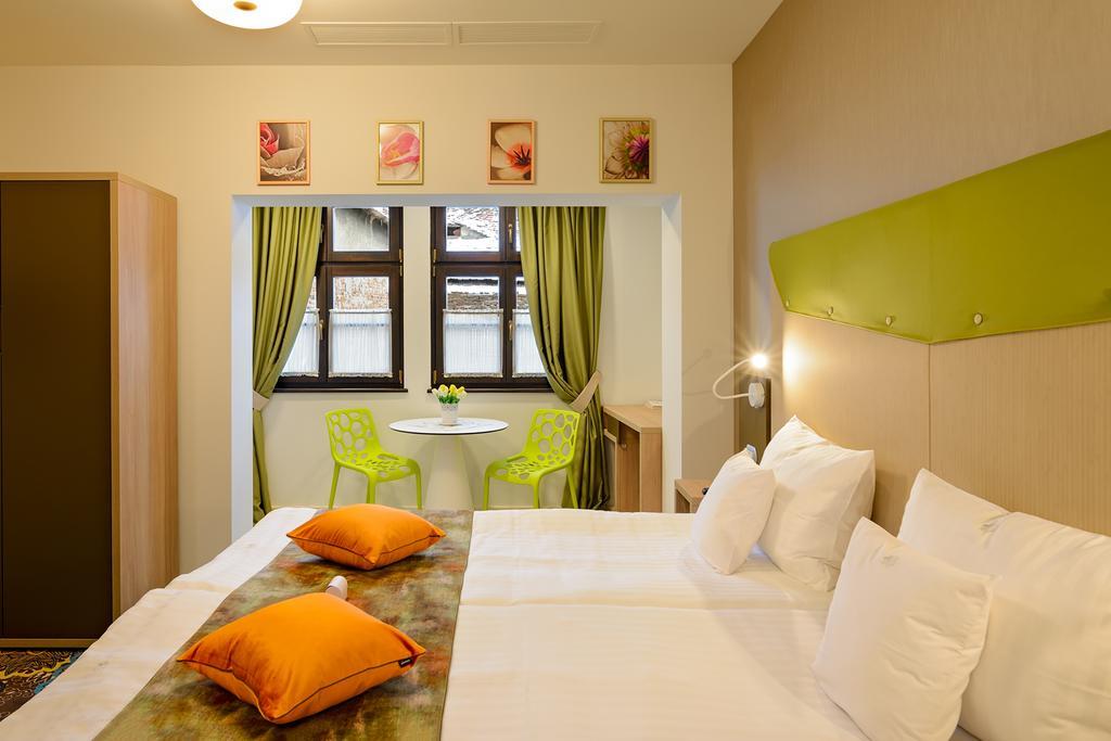 Blumenhaus Sibiu Aparthotel ภายนอก รูปภาพ