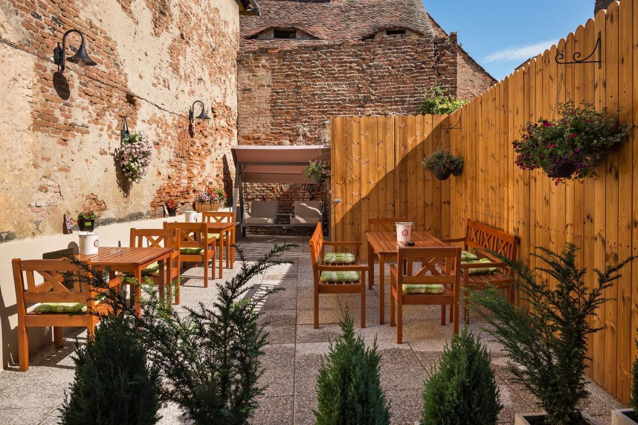 Blumenhaus Sibiu Aparthotel ภายนอก รูปภาพ