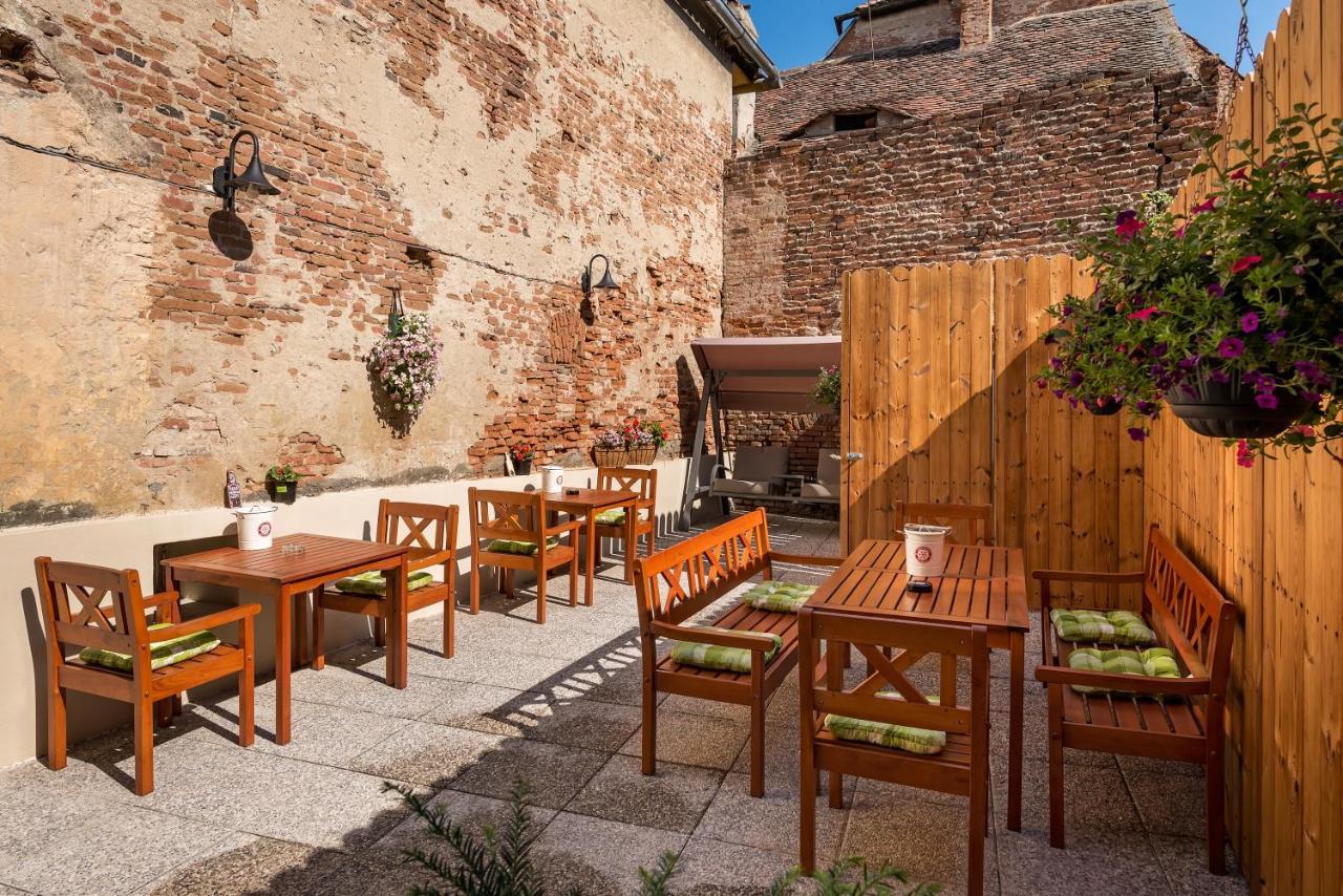 Blumenhaus Sibiu Aparthotel ภายนอก รูปภาพ