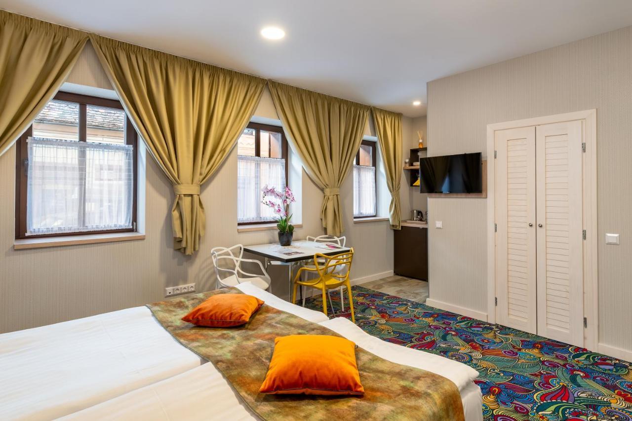 Blumenhaus Sibiu Aparthotel ภายนอก รูปภาพ