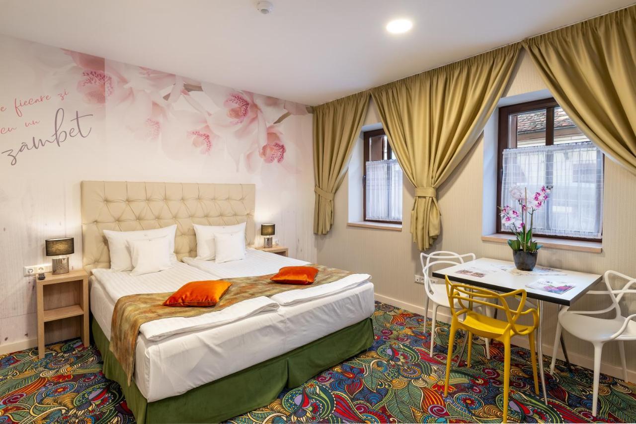 Blumenhaus Sibiu Aparthotel ภายนอก รูปภาพ