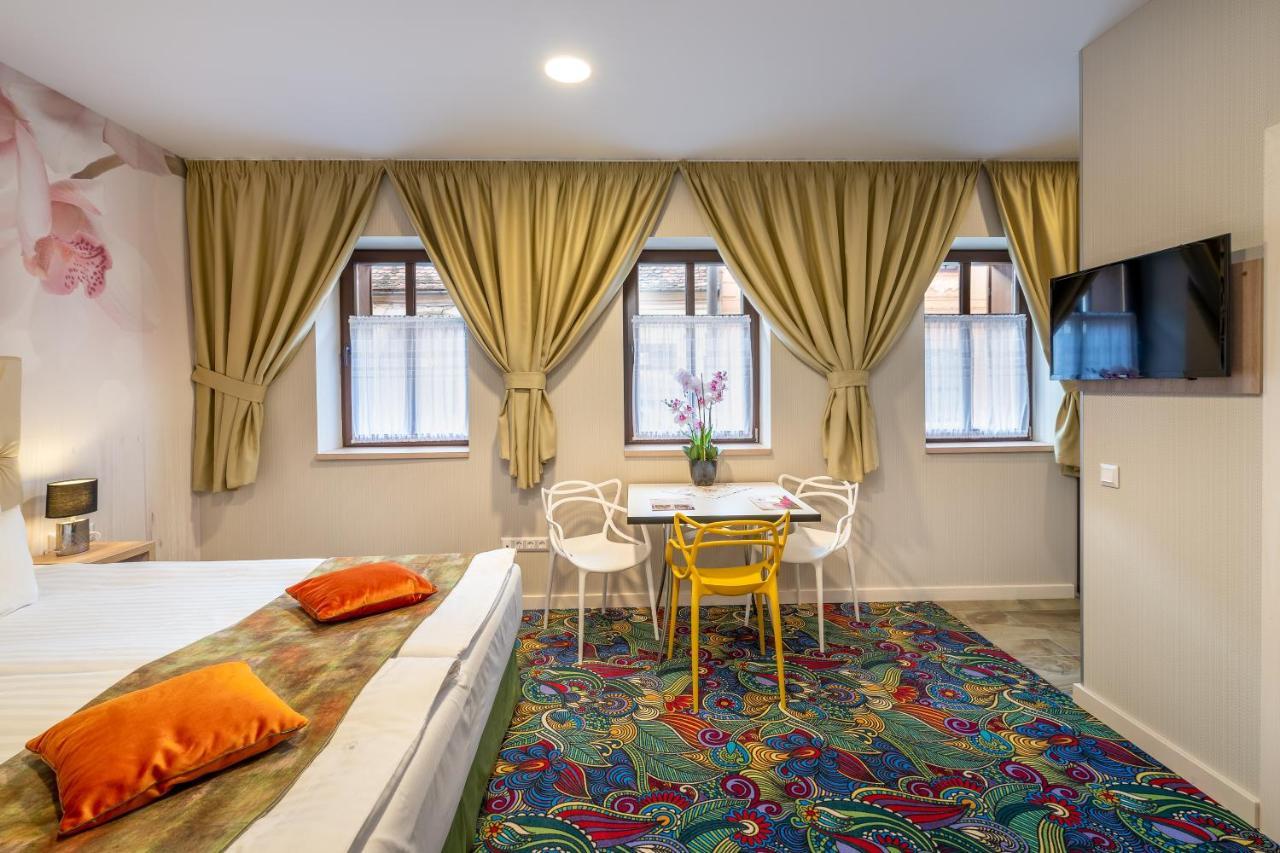 Blumenhaus Sibiu Aparthotel ภายนอก รูปภาพ