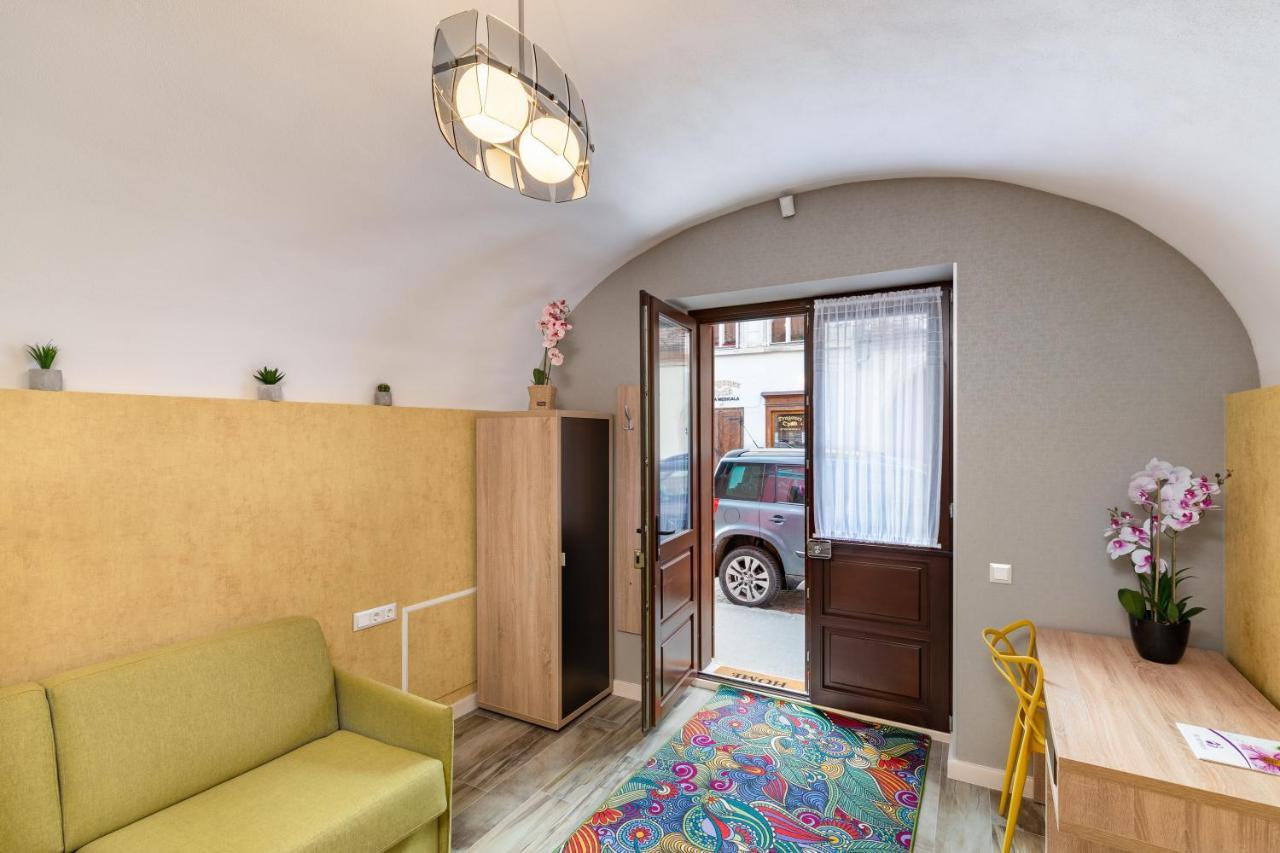 Blumenhaus Sibiu Aparthotel ภายนอก รูปภาพ