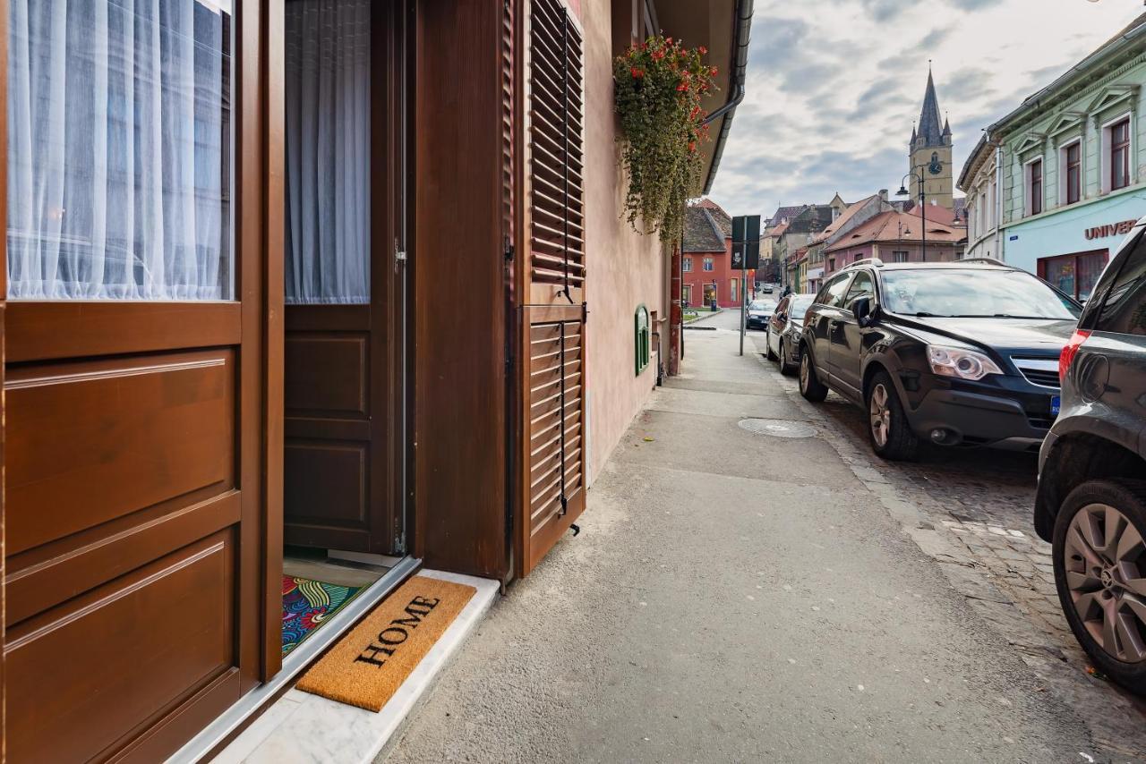 Blumenhaus Sibiu Aparthotel ภายนอก รูปภาพ